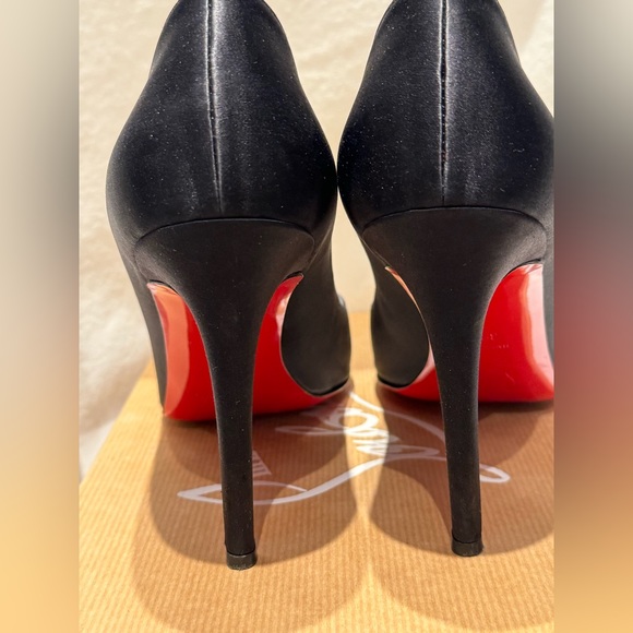 Black satin open toe Christian Louboutin - Picture 2 of 3